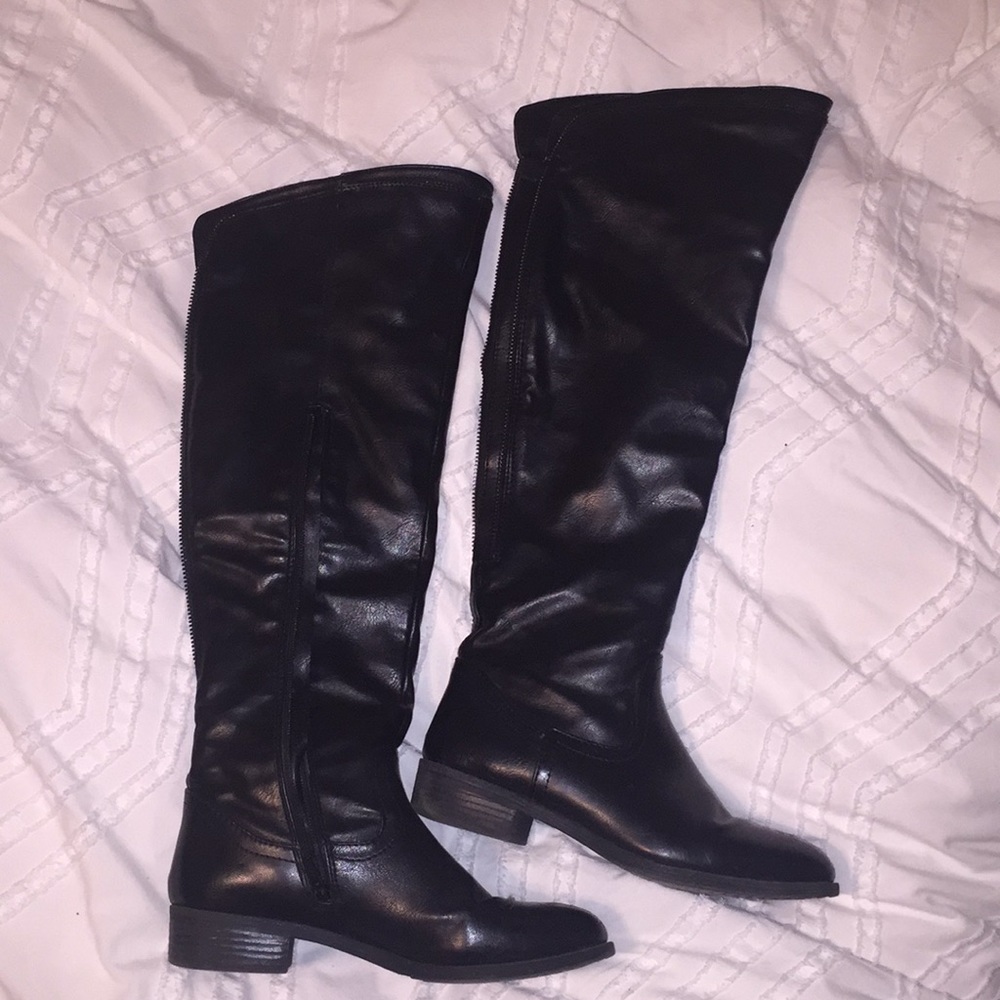 White Mountain Black Faux Leather Boots